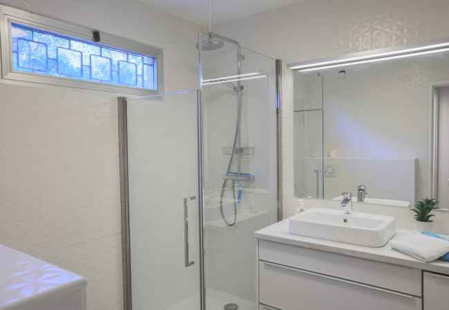 Апартаменты на Villefranche-sur-Mer - JARDIN FIGUIERS, grande terrasse  jardin vue mer, piscine  by RIVIERA HOLIDAY HOMES  Апартаменты на Villefranche-sur-Mer - JARDIN FIGUIERS, grande terrasse  jardin vue mer, piscine  by RIVIERA HOLIDAY HOMES