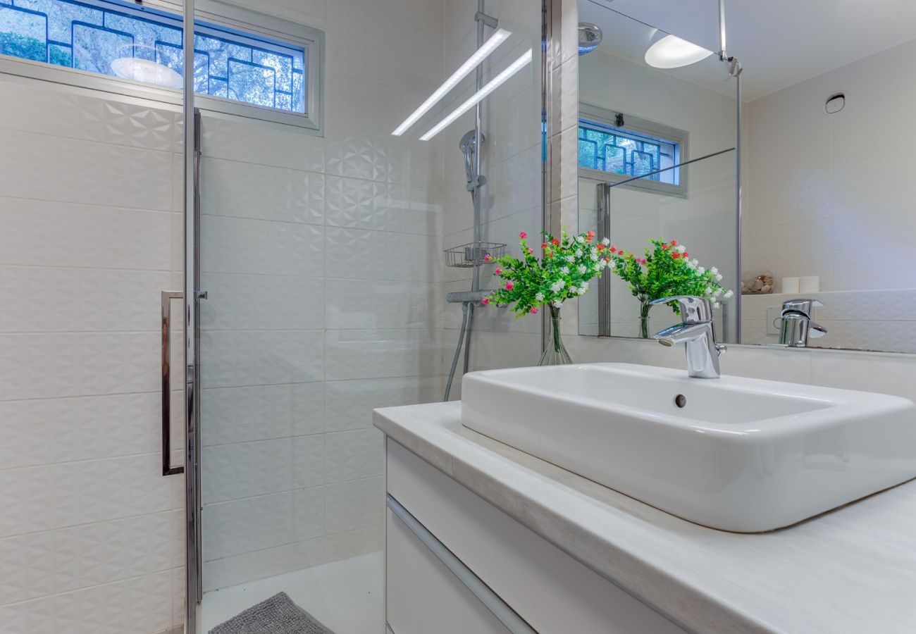 Апартаменты на Вильфранш-сюр-Мер - JARDIN FIGUIERS, grande terrasse  jardin vue mer, piscine  by RIVIERA HOLIDAY HOMES 