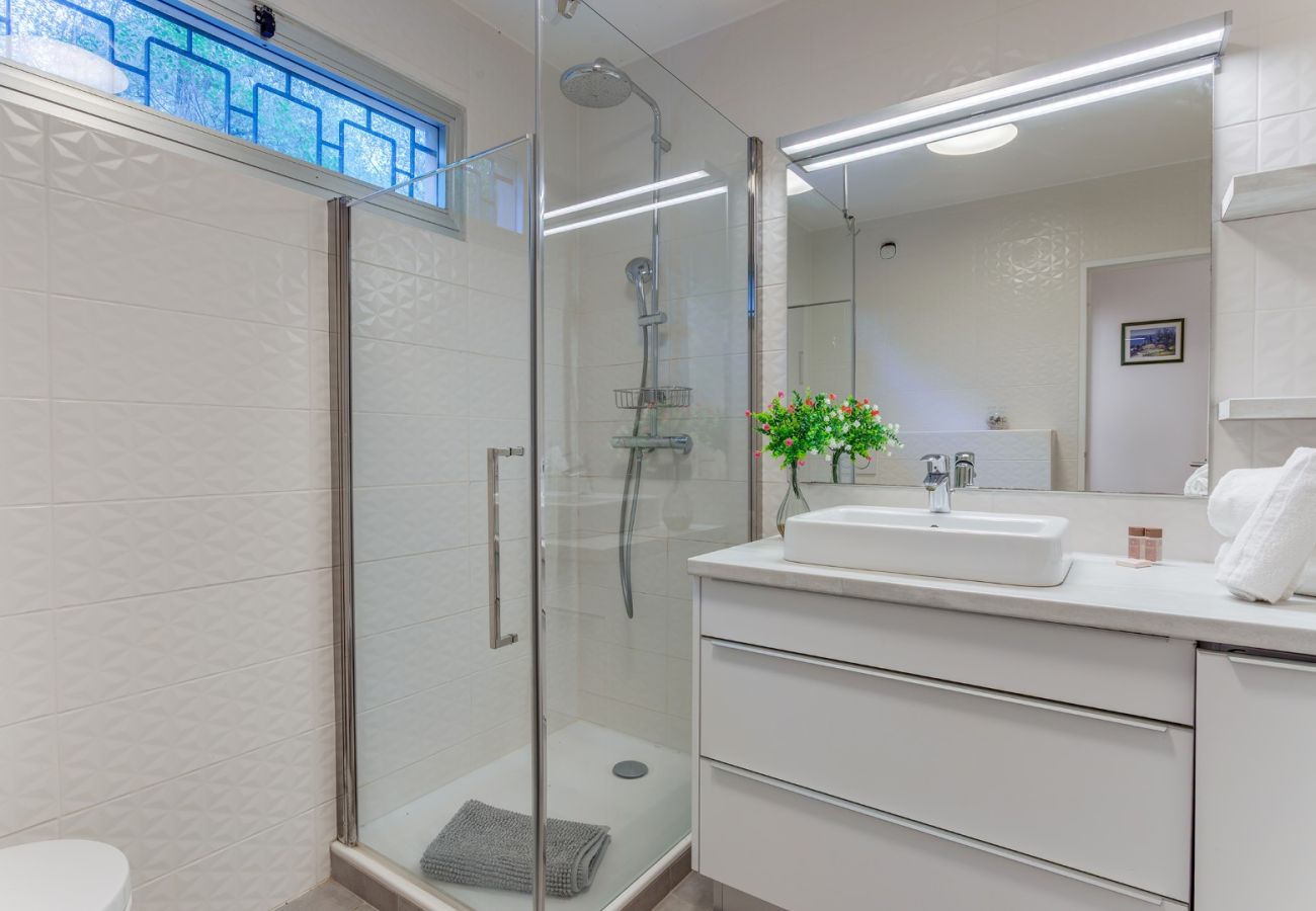 Апартаменты на Вильфранш-сюр-Мер - JARDIN FIGUIERS, grande terrasse  jardin vue mer, piscine  by RIVIERA HOLIDAY HOMES 