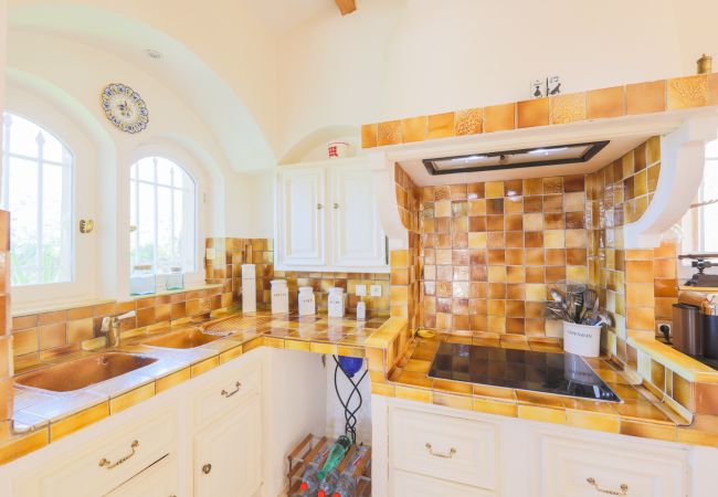 Вилла на Tourrette-Levens - LA ROHIERE, Magnifique Villa avec Piscine by RIVIERA HOLIDAY HOMES  Вилла на Tourrette-Levens - LA ROHIERE, Magnifique Villa avec Piscine by RIVIERA HOLIDAY HOMES