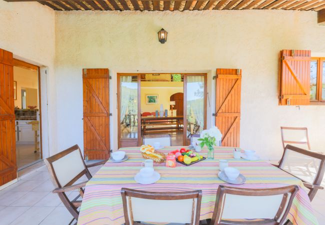 Вилла на Tourrette-Levens - LA ROHIERE, Magnifique Villa avec Piscine by RIVIERA HOLIDAY HOMES  Вилла на Tourrette-Levens - LA ROHIERE, Magnifique Villa avec Piscine by RIVIERA HOLIDAY HOMES