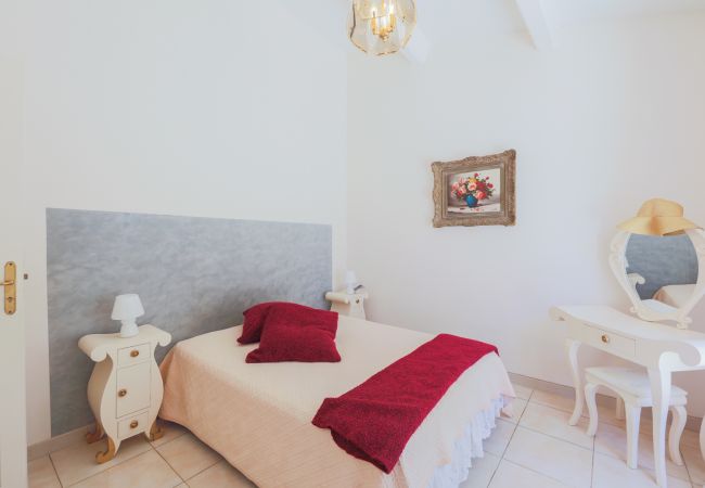 Вилла на Tourrette-Levens - LA ROHIERE, Magnifique Villa avec Piscine by RIVIERA HOLIDAY HOMES  Вилла на Tourrette-Levens - LA ROHIERE, Magnifique Villa avec Piscine by RIVIERA HOLIDAY HOMES