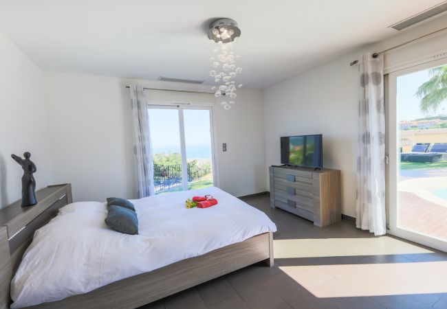 Вилла на Nice - LA CORNICHE D'ARGENT, Jardin avec Piscine by RIVIERA HOLIDAY HOMES  Вилла на Nice - LA CORNICHE D'ARGENT, Jardin avec Piscine by RIVIERA HOLIDAY HOMES