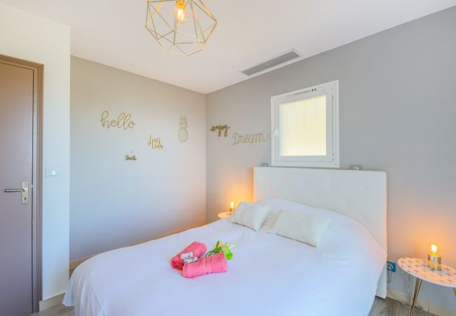 Вилла на Nice - LA CORNICHE D'ARGENT, Jardin avec Piscine by RIVIERA HOLIDAY HOMES  Вилла на Nice - LA CORNICHE D'ARGENT, Jardin avec Piscine by RIVIERA HOLIDAY HOMES