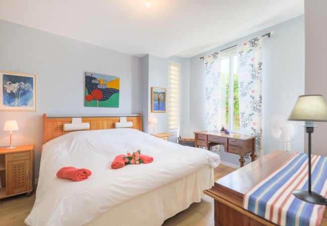 Вилла на Vence - LA VENCIANNE II  Grande Villa avec jardin, piscine  by RIVIERA HOLIDAY HOMES Вилла на Vence - LA VENCIANNE II  Grande Villa avec jardin, piscine  by RIVIERA HOLIDAY HOMES