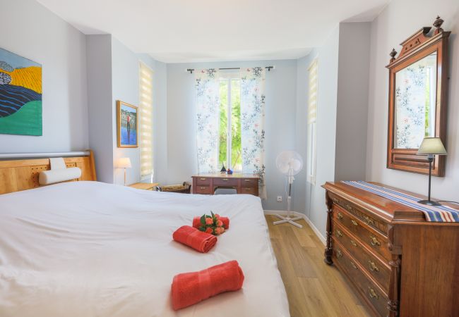 Вилла на Vence - LA VENCIANNE II  Grande Villa avec jardin, piscine  by RIVIERA HOLIDAY HOMES Вилла на Vence - LA VENCIANNE II  Grande Villa avec jardin, piscine  by RIVIERA HOLIDAY HOMES