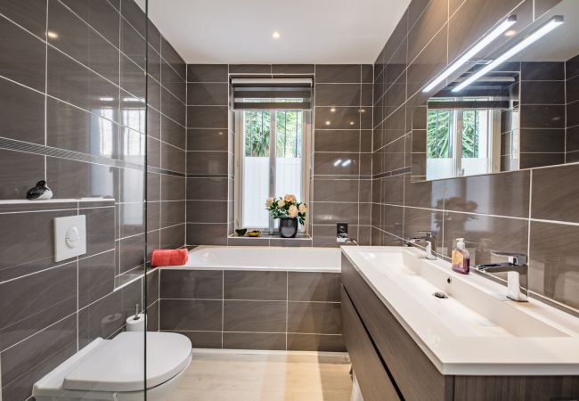 Вилла на Vence - LA VENCIANNE II  Grande Villa avec jardin, piscine  by RIVIERA HOLIDAY HOMES Вилла на Vence - LA VENCIANNE II  Grande Villa avec jardin, piscine  by RIVIERA HOLIDAY HOMES