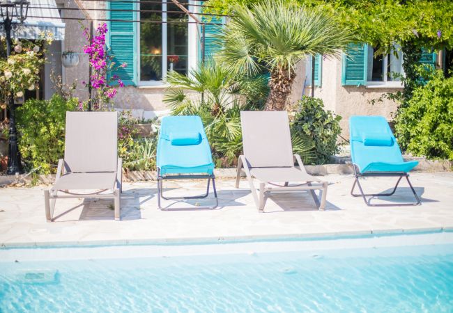 Вилла на Vence - LA VENCIANNE II  Grande Villa avec jardin, piscine  by RIVIERA HOLIDAY HOMES Вилла на Vence - LA VENCIANNE II  Grande Villa avec jardin, piscine  by RIVIERA HOLIDAY HOMES