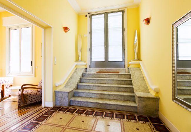 Вилла на Nice - LE CAP DE NICE,  APPARTEMENT-VILLA Luxe avec terrasse, vue mer  BY RIVIERA HOLIDAY HOMES Вилла на Nice - LE CAP DE NICE,  APPARTEMENT-VILLA Luxe avec terrasse, vue mer  BY RIVIERA HOLIDAY HOMES