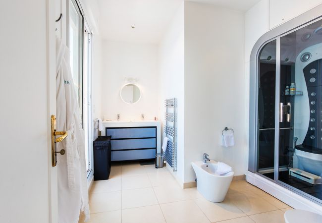 Вилла на Nice - LE CAP DE NICE,  APPARTEMENT-VILLA Luxe avec terrasse, vue mer  BY RIVIERA HOLIDAY HOMES Вилла на Nice - LE CAP DE NICE,  APPARTEMENT-VILLA Luxe avec terrasse, vue mer  BY RIVIERA HOLIDAY HOMES