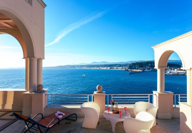 Вилла на Ницца / Nice - LE CAP DE NICE,  APPARTEMENT-VILLA Luxe avec terrasse, vue mer  BY RIVIERA HOLIDAY HOMES