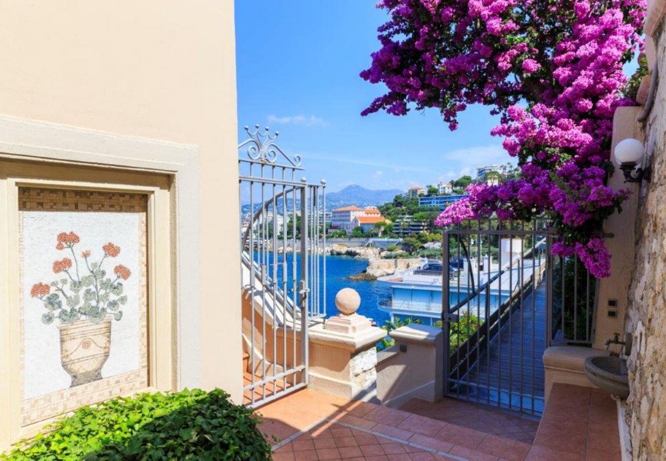 Вилла на Ницца / Nice - LE CAP DE NICE,  APPARTEMENT-VILLA Luxe avec terrasse, vue mer  BY RIVIERA HOLIDAY HOMES