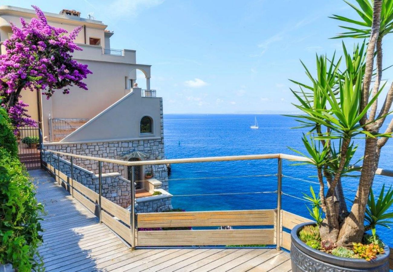 Вилла на Ницца / Nice - LE CAP DE NICE,  APPARTEMENT-VILLA Luxe avec terrasse, vue mer  BY RIVIERA HOLIDAY HOMES