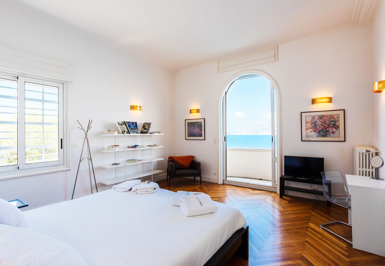 Вилла на Ницца / Nice - LE CAP DE NICE,  APPARTEMENT-VILLA Luxe avec terrasse, vue mer  BY RIVIERA HOLIDAY HOMES