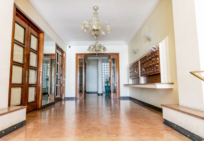 Апартаменты на Nice - LE FLORIDE, Terrasse sur la Promenade des Anglais avec belle vue mer by RIVIERA HOLIDAY HOMES  Апартаменты на Nice - LE FLORIDE, Terrasse sur la Promenade des Anglais avec belle vue mer by RIVIERA HOLIDAY HOMES