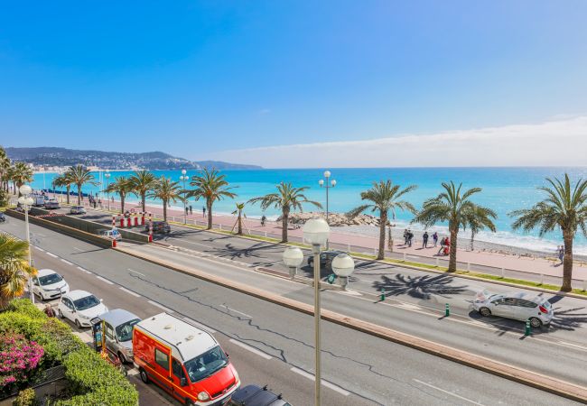Апартаменты на Nice - LE FLORIDE, Terrasse sur la Promenade des Anglais avec belle vue mer by RIVIERA HOLIDAY HOMES  Апартаменты на Nice - LE FLORIDE, Terrasse sur la Promenade des Anglais avec belle vue mer by RIVIERA HOLIDAY HOMES