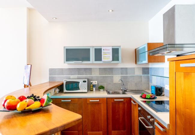 Апартаменты на Nice - LE FLORIDE, Terrasse sur la Promenade des Anglais avec belle vue mer by RIVIERA HOLIDAY HOMES  Апартаменты на Nice - LE FLORIDE, Terrasse sur la Promenade des Anglais avec belle vue mer by RIVIERA HOLIDAY HOMES