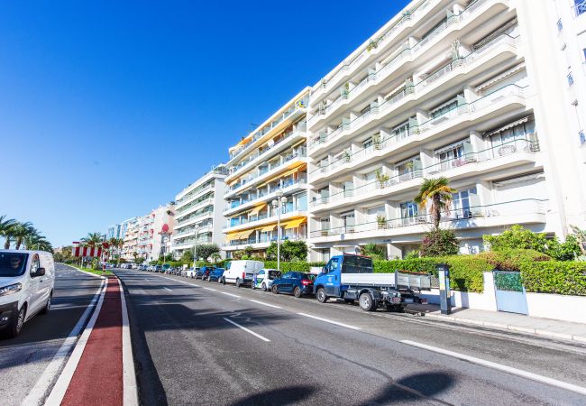 Апартаменты на Nice - LE FLORIDE, Terrasse sur la Promenade des Anglais avec belle vue mer by RIVIERA HOLIDAY HOMES  Апартаменты на Nice - LE FLORIDE, Terrasse sur la Promenade des Anglais avec belle vue mer by RIVIERA HOLIDAY HOMES
