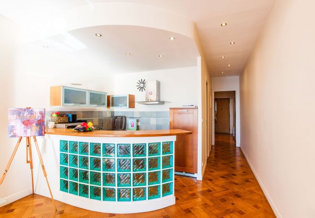 Апартаменты на Nice - LE FLORIDE, Terrasse sur la Promenade des Anglais avec belle vue mer by RIVIERA HOLIDAY HOMES  Апартаменты на Nice - LE FLORIDE, Terrasse sur la Promenade des Anglais avec belle vue mer by RIVIERA HOLIDAY HOMES