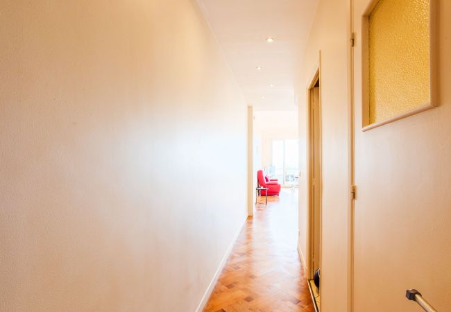 Апартаменты на Nice - LE FLORIDE, Terrasse sur la Promenade des Anglais avec belle vue mer by RIVIERA HOLIDAY HOMES  Апартаменты на Nice - LE FLORIDE, Terrasse sur la Promenade des Anglais avec belle vue mer by RIVIERA HOLIDAY HOMES