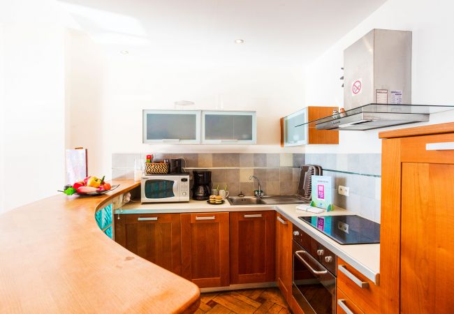 Апартаменты на Nice - LE FLORIDE, Terrasse sur la Promenade des Anglais avec belle vue mer by RIVIERA HOLIDAY HOMES  Апартаменты на Nice - LE FLORIDE, Terrasse sur la Promenade des Anglais avec belle vue mer by RIVIERA HOLIDAY HOMES