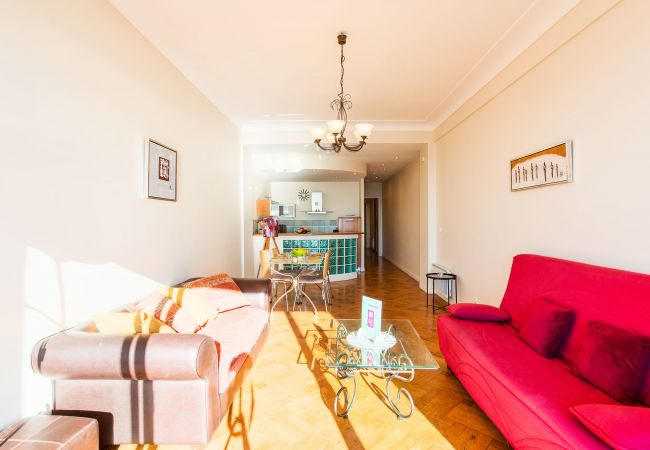 Апартаменты на Nice - LE FLORIDE, Terrasse sur la Promenade des Anglais avec belle vue mer by RIVIERA HOLIDAY HOMES  Апартаменты на Nice - LE FLORIDE, Terrasse sur la Promenade des Anglais avec belle vue mer by RIVIERA HOLIDAY HOMES