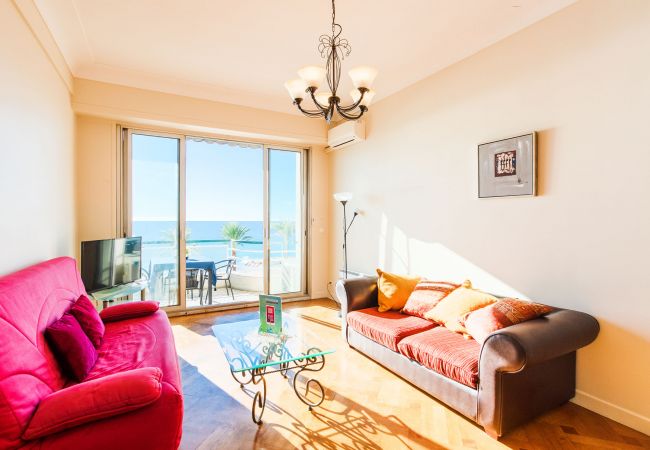 Апартаменты на Nice - LE FLORIDE, Terrasse sur la Promenade des Anglais avec belle vue mer by RIVIERA HOLIDAY HOMES  Апартаменты на Nice - LE FLORIDE, Terrasse sur la Promenade des Anglais avec belle vue mer by RIVIERA HOLIDAY HOMES