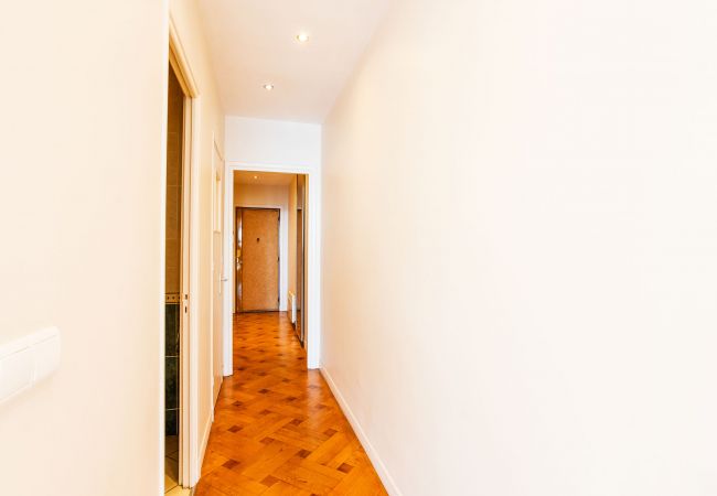 Апартаменты на Nice - LE FLORIDE, Terrasse sur la Promenade des Anglais avec belle vue mer by RIVIERA HOLIDAY HOMES  Апартаменты на Nice - LE FLORIDE, Terrasse sur la Promenade des Anglais avec belle vue mer by RIVIERA HOLIDAY HOMES