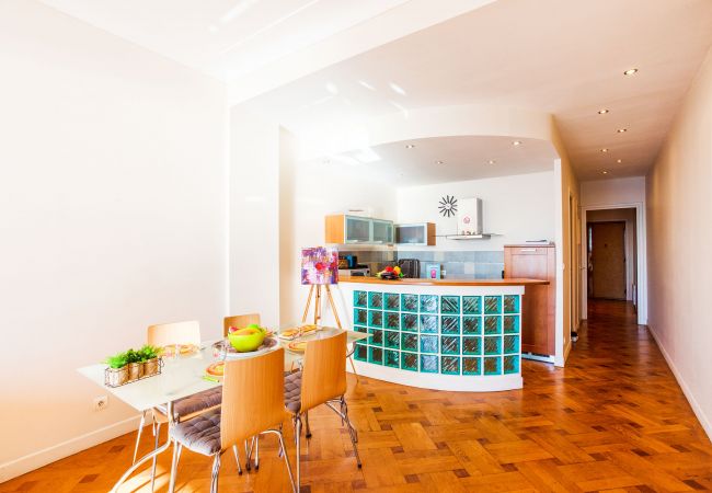 Апартаменты на Nice - LE FLORIDE, Terrasse sur la Promenade des Anglais avec belle vue mer by RIVIERA HOLIDAY HOMES  Апартаменты на Nice - LE FLORIDE, Terrasse sur la Promenade des Anglais avec belle vue mer by RIVIERA HOLIDAY HOMES