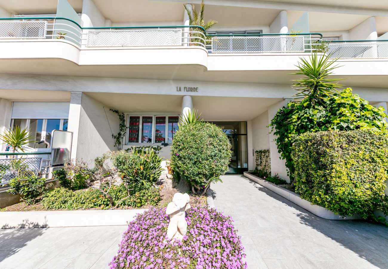 Апартаменты на Ницца / Nice - LE FLORIDE, Terrasse sur la Promenade des Anglais avec belle vue mer by RIVIERA HOLIDAY HOMES 