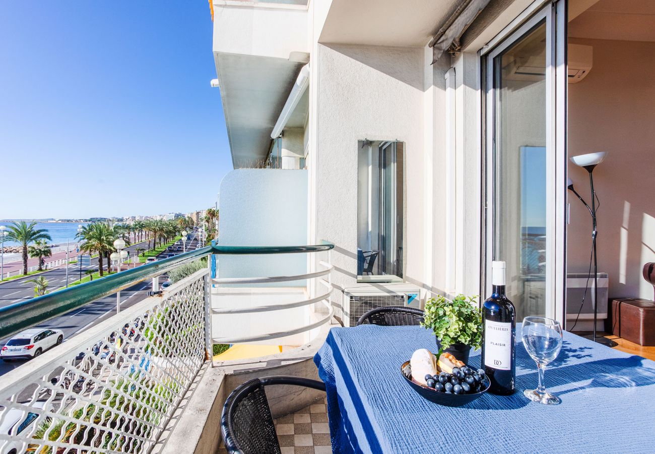 Апартаменты на Ницца / Nice - LE FLORIDE, Terrasse sur la Promenade des Anglais avec belle vue mer by RIVIERA HOLIDAY HOMES 