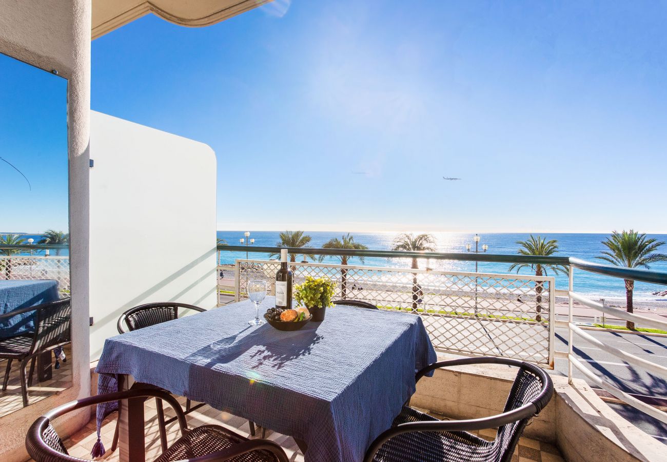 Апартаменты на Ницца / Nice - LE FLORIDE, Terrasse sur la Promenade des Anglais avec belle vue mer by RIVIERA HOLIDAY HOMES 