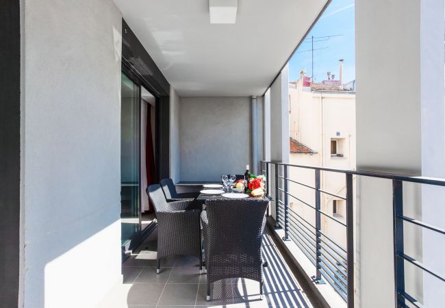 Апартаменты на Nice -  VICTOR HUGO, Très bel appartement avec terrasse  by RIVIERA HOLIDAY HOMES  Апартаменты на Nice -  VICTOR HUGO, Très bel appartement avec terrasse  by RIVIERA HOLIDAY HOMES