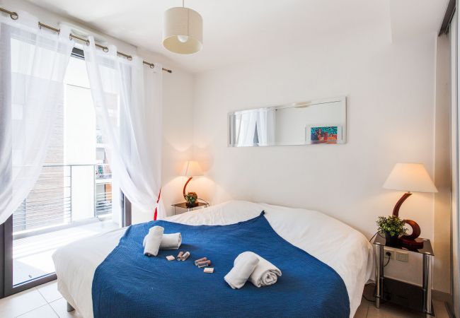 Апартаменты на Ницца / Nice -  VICTOR HUGO, Très bel appartement avec terrasse  by RIVIERA HOLIDAY HOMES 