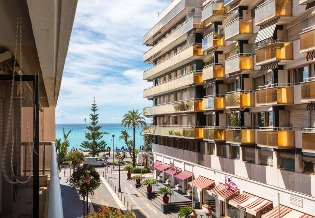 Апартаменты на Ницца / Nice -  MASSENET VIEW , Appartement avec une belle terrasse vue mer by RIVIERA HOLIDAY HOMES 