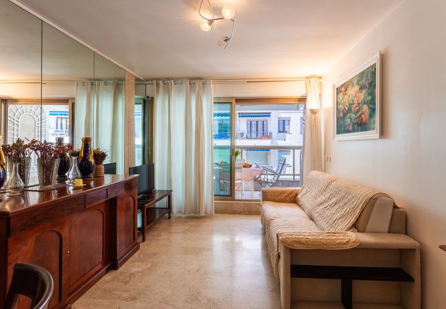 Апартаменты на Ницца / Nice -  MASSENET VIEW , Appartement avec une belle terrasse vue mer by RIVIERA HOLIDAY HOMES 