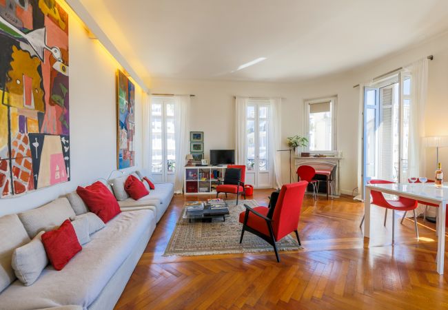  на Nice -  VICTOR HUGO PALAIS, Bel appartement  BY RIVIERA HOLIDAY HOMES 