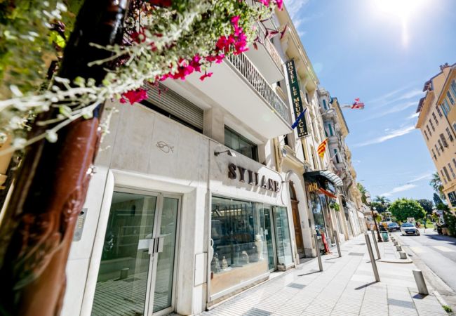 Апартаменты на Nice - SUEDE By Riviera Holiday Homes Апартаменты на Nice - SUEDE By Riviera Holiday Homes