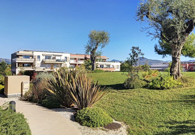 Апартаменты на Nice - DOMAINE DES ROSES, piscine, jardin, clim  By Riviera Holiday Homes Апартаменты на Nice - DOMAINE DES ROSES, piscine, jardin, clim  By Riviera Holiday Homes