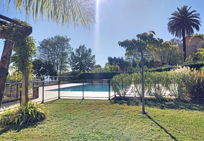 Апартаменты на Nice - DOMAINE DES ROSES, piscine, jardin, clim  By Riviera Holiday Homes Апартаменты на Nice - DOMAINE DES ROSES, piscine, jardin, clim  By Riviera Holiday Homes