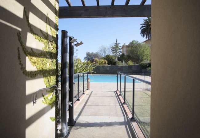 Апартаменты на Nice - DOMAINE DES ROSES, piscine, jardin, clim  By Riviera Holiday Homes Апартаменты на Nice - DOMAINE DES ROSES, piscine, jardin, clim  By Riviera Holiday Homes