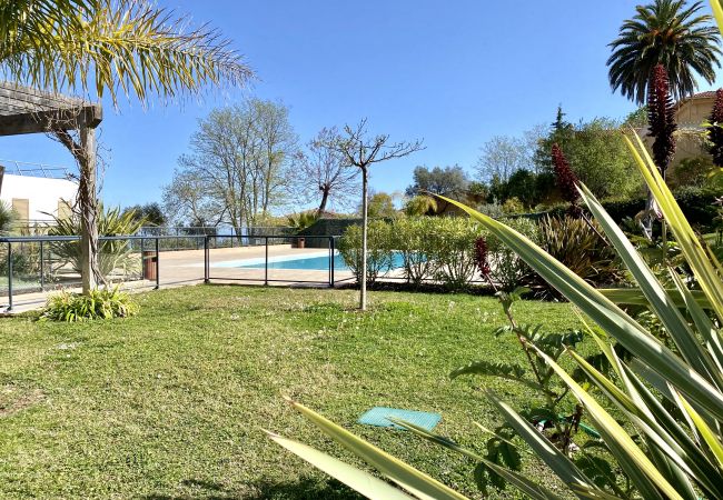 Апартаменты на Ницца / Nice - DOMAINE DES ROSES, piscine, jardin, clim  By Riviera Holiday Homes
