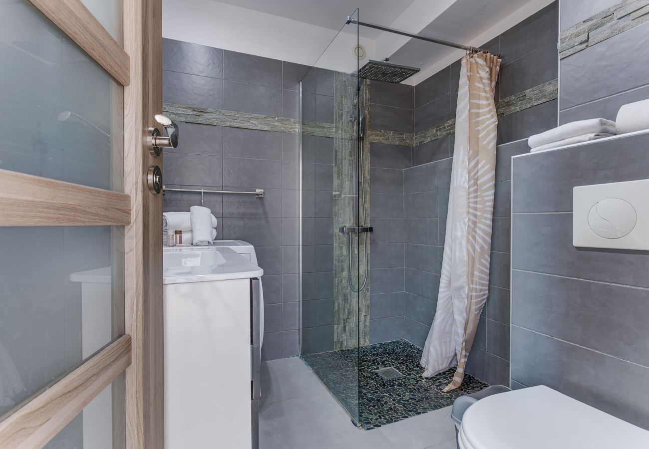 Апартаменты на Ницца / Nice - SUEDE 4 - balcon & clim, à 100 m plage - By Riviera Holiday Homes
