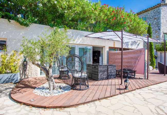 Вилла на Mandelieu-la-Napoule - VILLA JUSTINE VI4239 By Riviera Holiday Homes Вилла на Mandelieu-la-Napoule - VILLA JUSTINE VI4239 By Riviera Holiday Homes