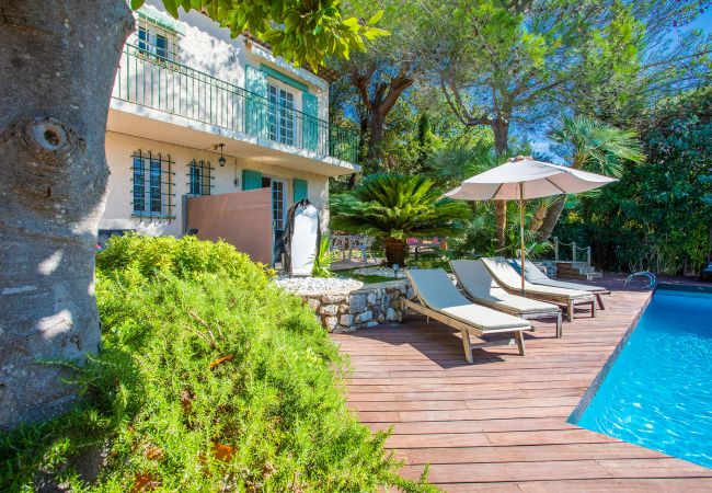 Вилла на Mandelieu-la-Napoule - VILLA JUSTINE VI4239 By Riviera Holiday Homes Вилла на Mandelieu-la-Napoule - VILLA JUSTINE VI4239 By Riviera Holiday Homes