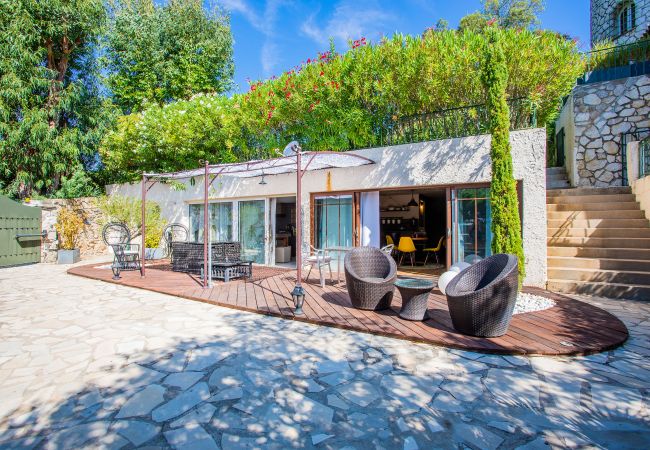 Вилла на Mandelieu-la-Napoule - VILLA JUSTINE VI4239 By Riviera Holiday Homes Вилла на Mandelieu-la-Napoule - VILLA JUSTINE VI4239 By Riviera Holiday Homes