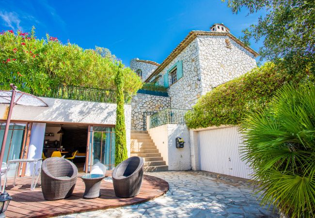 Вилла на Mandelieu-la-Napoule - VILLA JUSTINE VI4239 By Riviera Holiday Homes Вилла на Mandelieu-la-Napoule - VILLA JUSTINE VI4239 By Riviera Holiday Homes