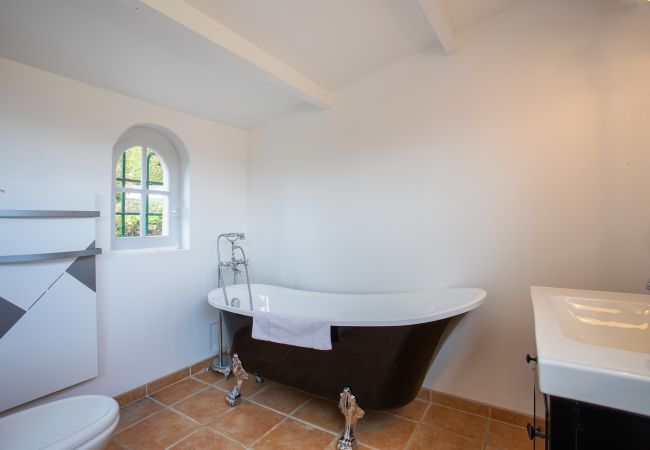 Вилла на Mandelieu-la-Napoule - VILLA JUSTINE VI4239 By Riviera Holiday Homes Вилла на Mandelieu-la-Napoule - VILLA JUSTINE VI4239 By Riviera Holiday Homes