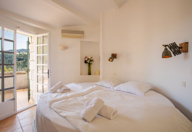 Вилла на Mandelieu-la-Napoule - VILLA JUSTINE VI4239 By Riviera Holiday Homes Вилла на Mandelieu-la-Napoule - VILLA JUSTINE VI4239 By Riviera Holiday Homes