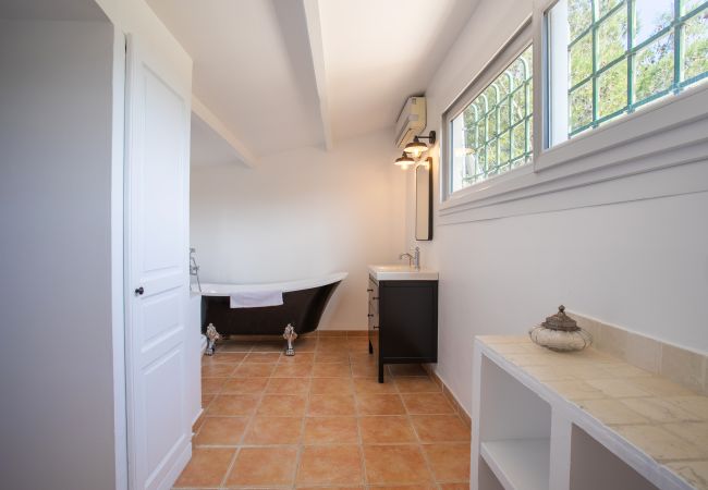 Вилла на Mandelieu-la-Napoule - VILLA JUSTINE VI4239 By Riviera Holiday Homes Вилла на Mandelieu-la-Napoule - VILLA JUSTINE VI4239 By Riviera Holiday Homes